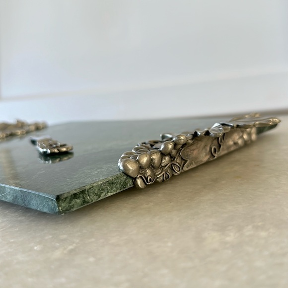 Seagull Pewter Green Marble Grapes Design Serving Cheese Board Set - Picture 4 of 8